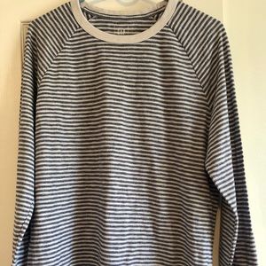 Gap gray long sleeve men’s top